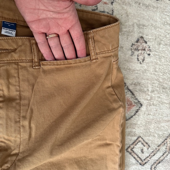 Old Navy High-Waisted Cropped Chino Wide Leg Pants in Camel, size 10 - Picture 7 of 8